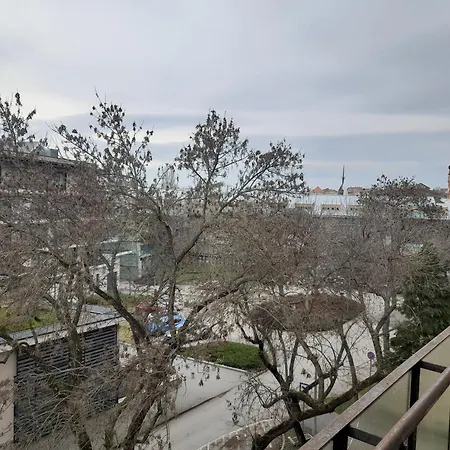 Charlotte Bellevue Apartment Eger